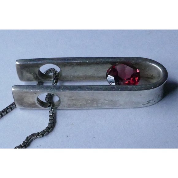 Modernist Sterling Silver Pendant Necklace With Garnet Gemstone On Long Box Chai - Picture 10 of 13
